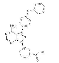 이브루티닙은 키나아제 억제제입니다. 화학식은 C25H24N6O2이고 분자량은 440.50인 백색 또는 연한 황색 고체입니다. 이브루티닙은 디메틸 설폭시드에 자유롭게 용해되며, 메탄올에 용해되고 물에는 거의 용해되지 않습니다. 이브루티닙의 화학명은 1-[(3R)-3-[4-아미노-3-(4-페녹시페닐)-1H-피라졸로[3,4-d]피리미딘-1-일]-1-피페리디닐]-2-프로펜-1-온이며 